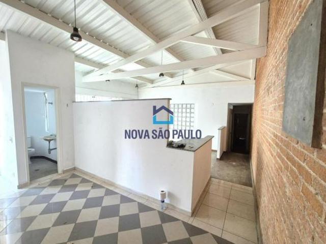 Casa térrea com 375 metros de terreno a venda no Bosque da Saúde
