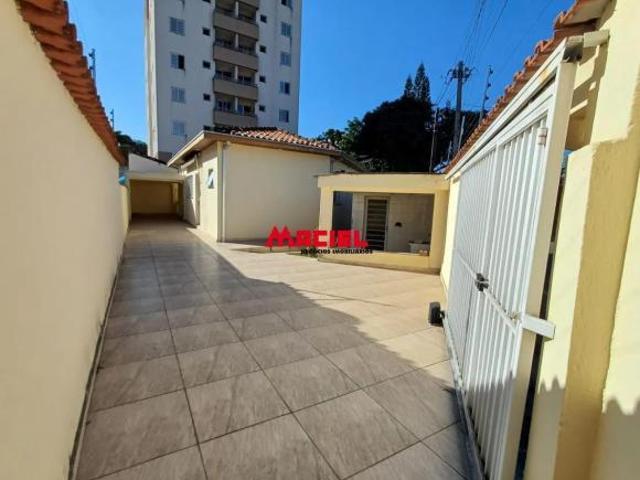 Casa terréa com 419 metros quadrados de terreno no Jardim America com ponto comercial