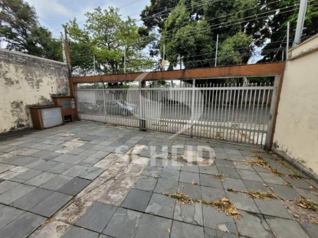 Casa térrea com 495m2 de terreno 2 Suites e 6 vagas em excelente localização na