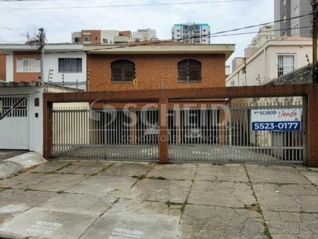 Casa térrea com 495m2 de terreno 2 Suites e 6 vagas em excelente localização na Vila Hamburguesa