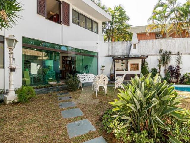 Casa térrea com 4 quartos Alto de Pinheiros
