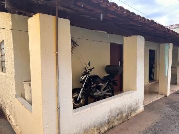 Casa térrea com 4 quartos área 310m2 Setor Urias Magalhães Goiânia GO