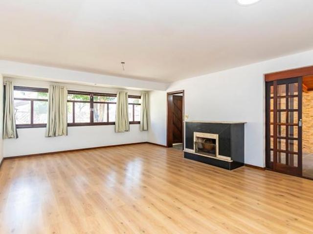 Casa térrea com 4 quartos em terreno de 414 m² no Campo Comprido rua sem saída