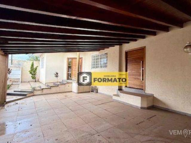 Casa Térrea com 4 Quartos para Alugar por R$ 10.000/mês