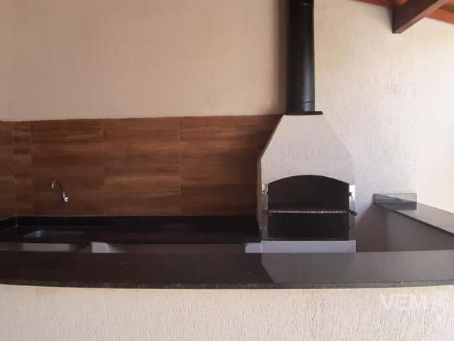 Casa Térrea com 4 Quartos para Alugar por R$ 2.500/mês