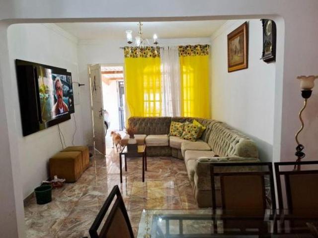 Casa Térrea com 4 quartos sendo 3 suítes 2 vagas quintal