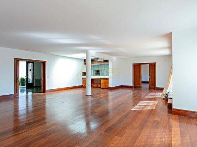 Casa Térrea com 4 suítes, ampla área de lazer no Jardim Guedala
