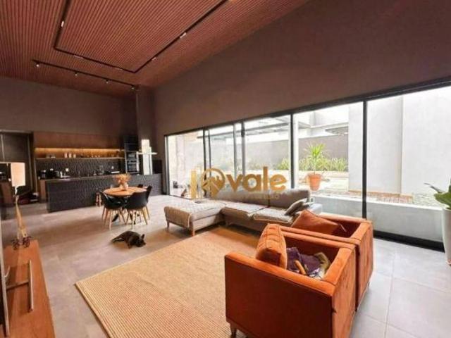 Casa Térrea com 4 Suítes em Terreno de 750m²