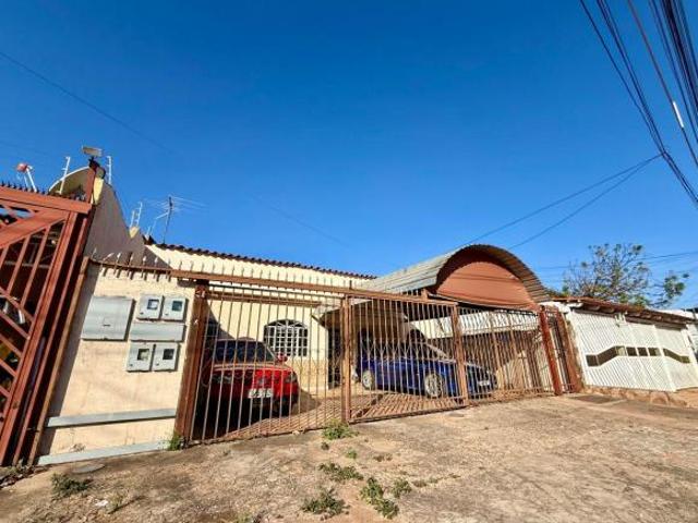 Casa Térrea com 5 Residências | 7 Quartos | QND 23 Taguatinga Norte | 340m² | Garagem 3 Carros