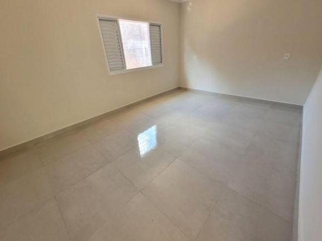 Casa térrea com 600m², 3 quartos, 1 suíte, 12 vagas e quintal em Ângulo/PR