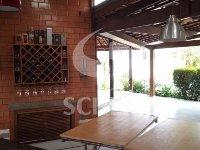 Casa térrea com 650m2 de terreno, 3 dormi, 5 vagas e piscina, em ótima localização no Jd. Primavera