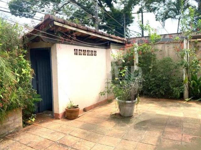Casa térrea com 700m de terreno a venda no bairro de Interlagos conhecido como Bolsão de Interlagos