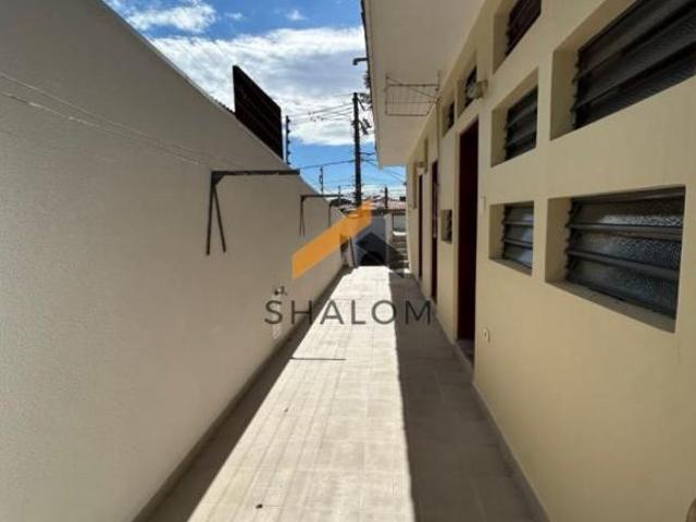 Casa Térrea com 750m² de Terreno no Jardim Leonor