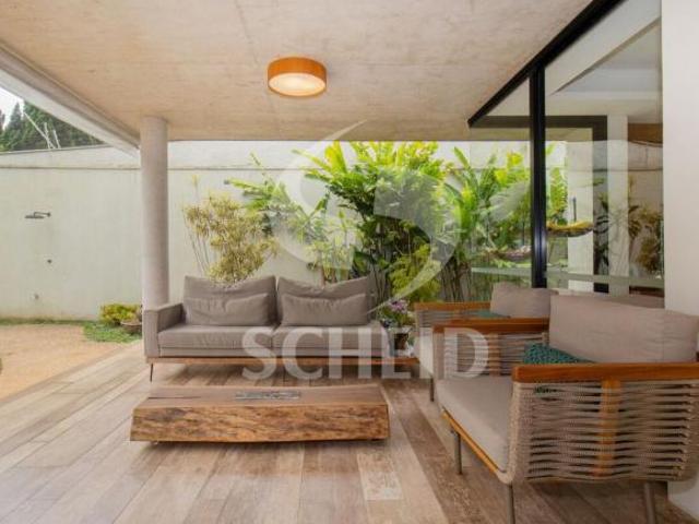 Casa Térrea com 798m de terreno Moderna à Venda no conhecido Bolsão de Interlago