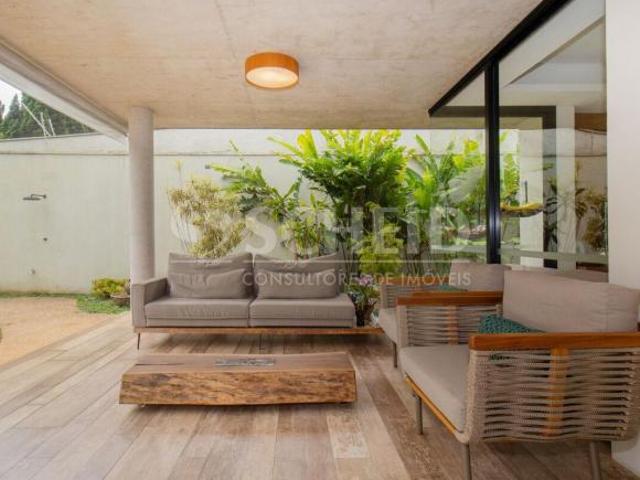 Casa Térrea com 798m de terreno Moderna à Venda no conhecido Bolsão de Interlagos SP