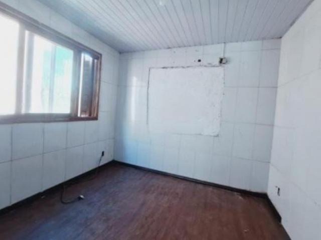 casa térrea com corredor lateral no bairro hípica