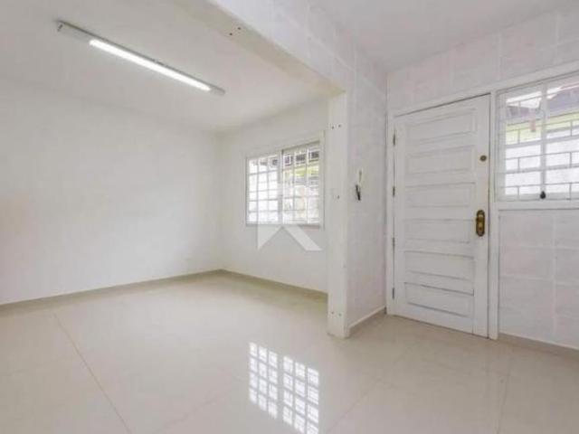 Casa Térrea com Amplo Quintal, 4 Quartos e 10 Vagas à Venda, 300 m² Orleans Curitiba/PR