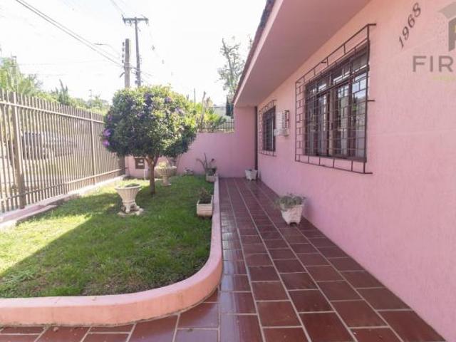 Casa Térrea com Amplo Terreno à Venda