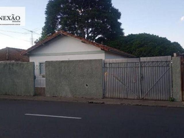 Casa térrea com enorme terreno