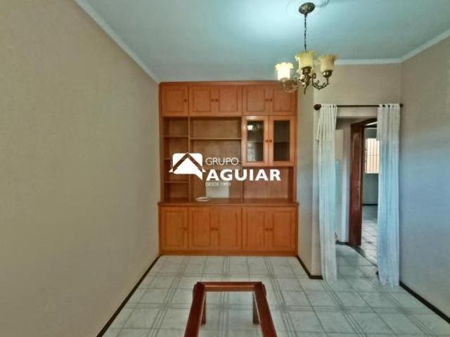 Casa térrea com edícula independente e amplo quintal à venda em Valinhos, ótima