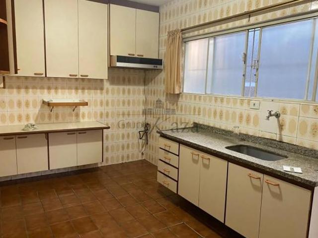 Casa Térrea com Edícula Jardim das Indústrias 3 Dormitórios 150m²