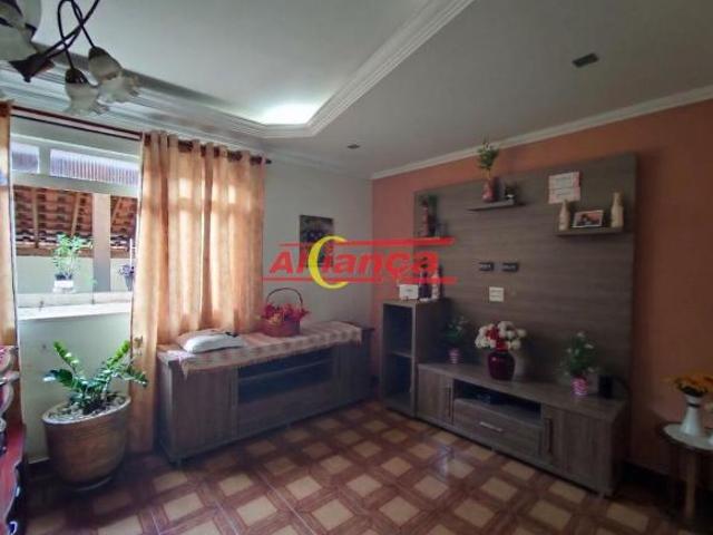Casa térrea com excelente espaço de terreno e edícula no Jardim Adriana
