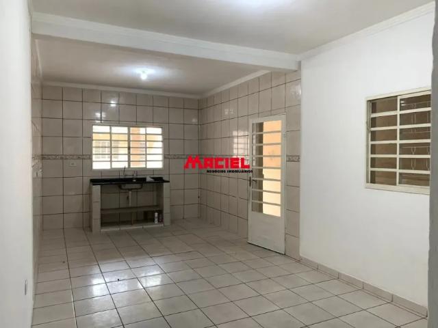 Casa térrea não possui habite se/venda somente a vista com Excelente Localização e Amplo Quintal no