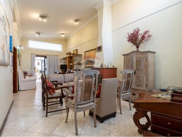 Casa térrea com muito espaço, próxima ao metrô Praça da Árvore!