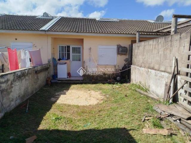 Casa Térrea com Pátio Amplo e Excelente Localização! 02 Quartos.