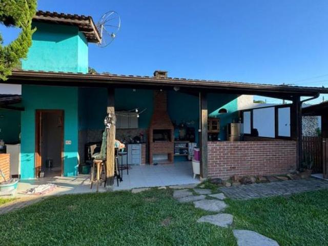 Casa Térrea com Piscina à Venda e Locação em Boiçucanga