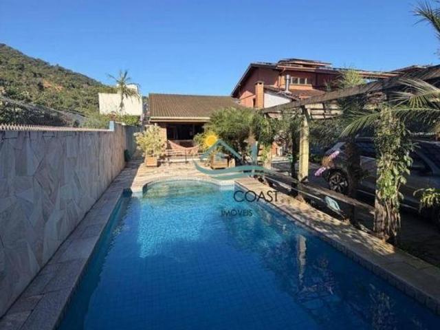 Casa Térrea com Piscina e Amplo Terreno à Venda em Boiçucanga