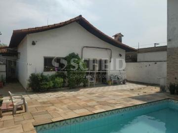 Casa térrea com piscina em 384 m de terreno em Veleiros