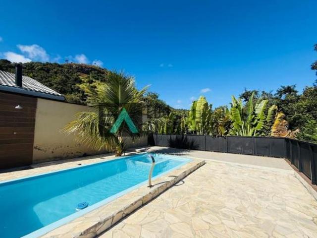 Casa térrea com piscina em Atibaia