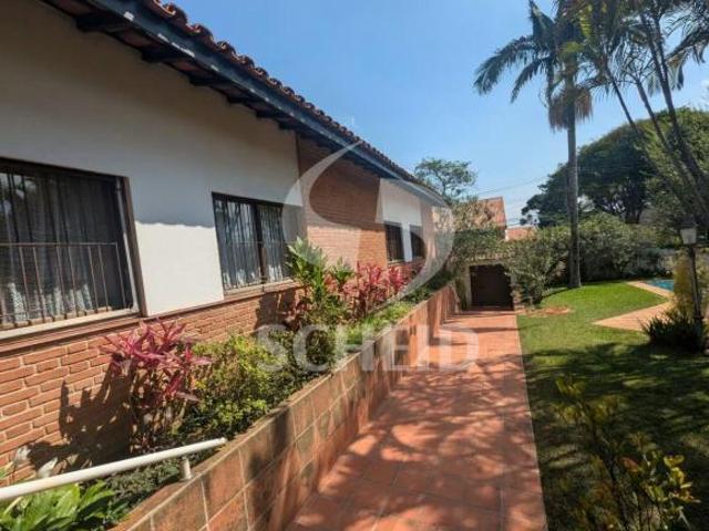 Casa térrea com piscina no Bolsão de Interlagos