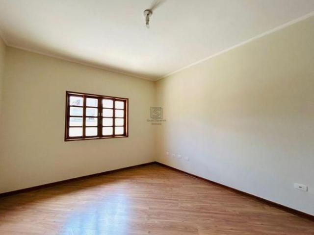 Casa Térrea com quintal, 3 quartos, 2 vagas