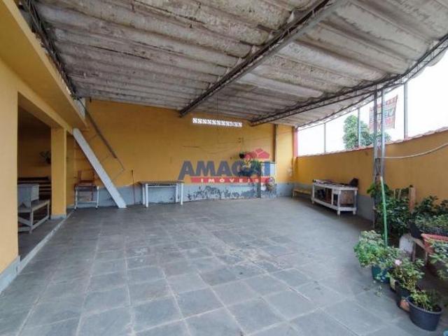 Casa térrea com quintal amplo no Parque Meia Lua