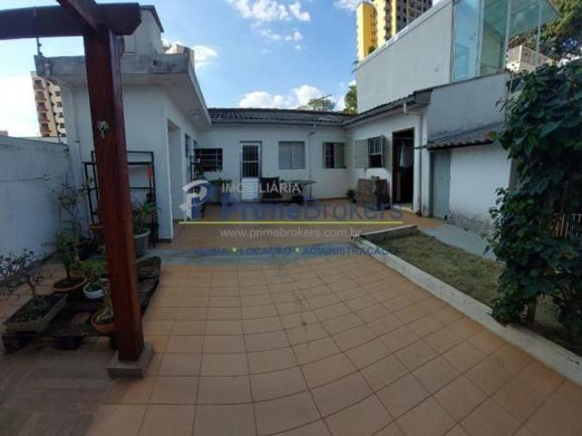 Casa Térrea com Quintal com Edícula 4 quartos sendo 1 suite 4 Vagas Próximo ao Shopping Plaza S
