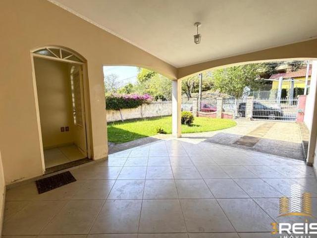 CASA TÉRREA COM QUINTAL E ÁREA VERDE NO CENTRO EM SOCORRO/SP