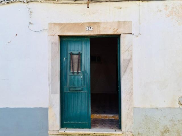 Casa Térrea com Quintal no Centro de Borba | T1+1