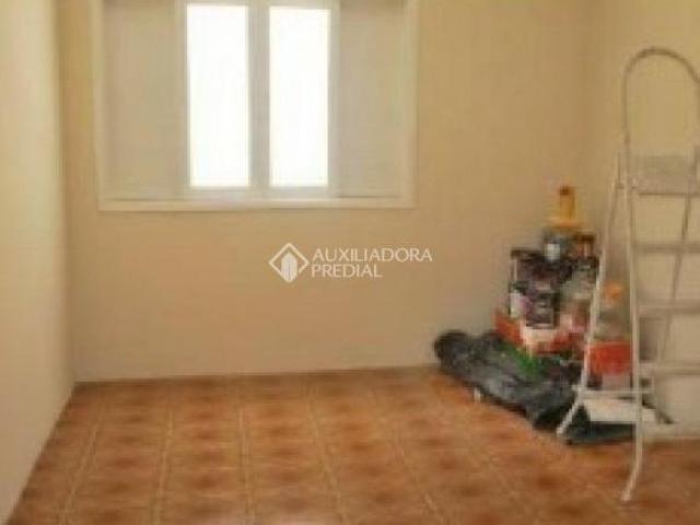Casa térrea com terreno amplo de 250,00 m², localizada na Vila Vivaldi