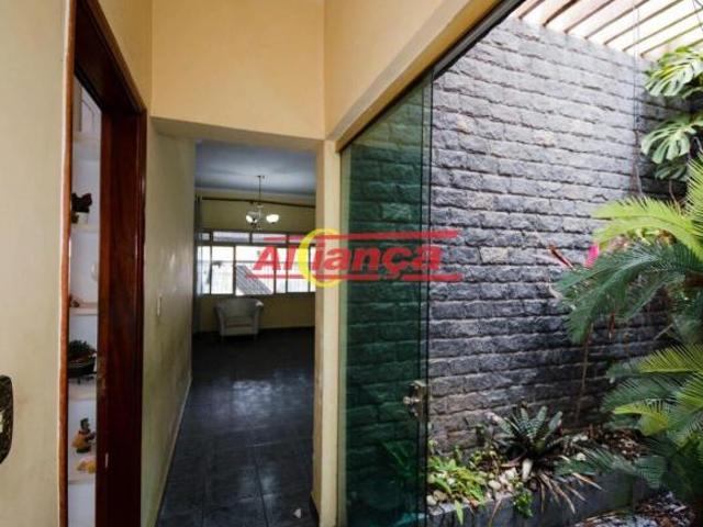 Casa térrea com terreno de 250 m², 3 quartos e 4 vagas à venda no Jardim Santa Mena