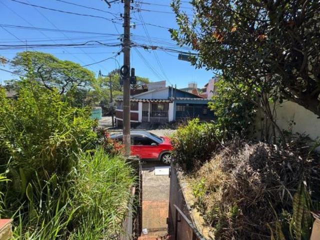 CASA TERREA CONJUNTO RESIDENCIAL, GRANDE QUINTAL COM JARDIM