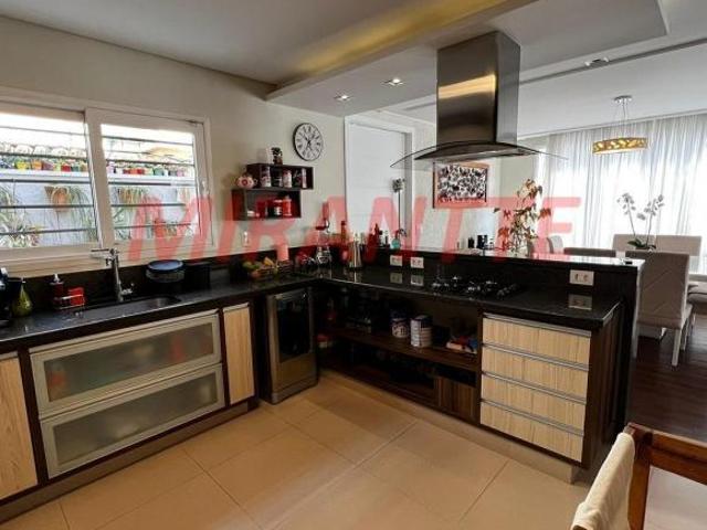 Sobrado de 494m² com 3 quartos