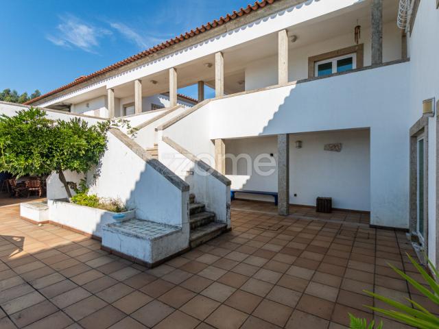 Casa térrea de 4 quartos com 4 suítes em Maia