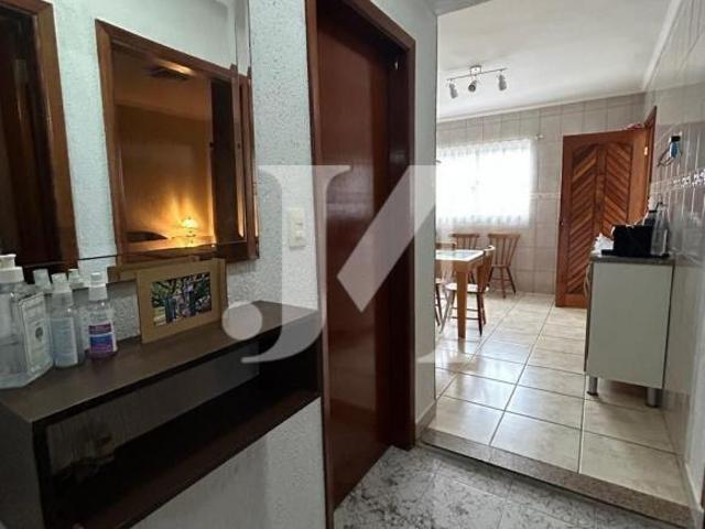 Casa Terrea de 250m², com 02 casas no terreno 2 Dormitórios, 1 Suíte, 3 Vagas de Garagem Jardim Vi