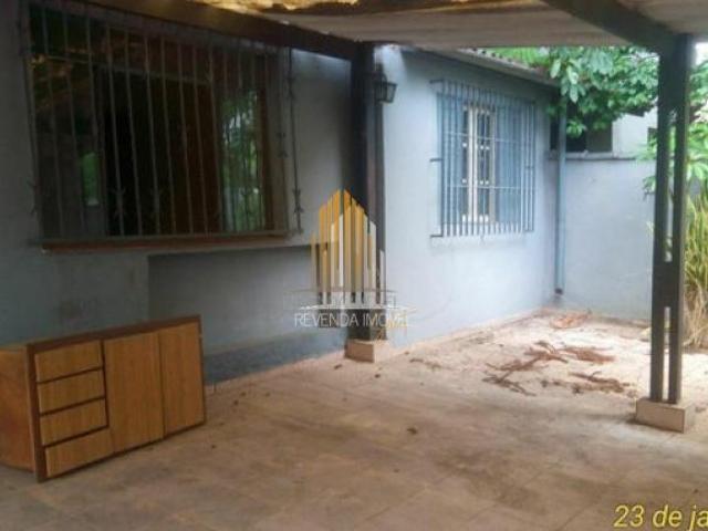 CASA TÉRREA DE 253M² POSSUI 4 DORMITÓRIOS 1 SUÍTE, 1 SALA E 3 VAGAS, À VENDA N