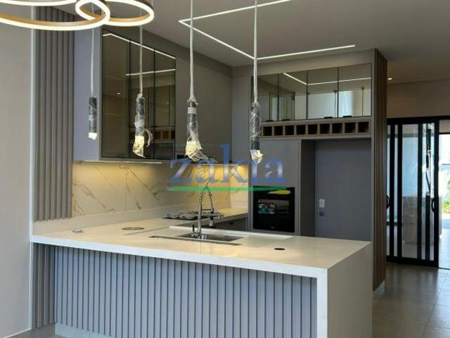 Casa térrea de 300 m² | 3 dorms, 1 suíte com closet, 2 demi | Recanto das Águas