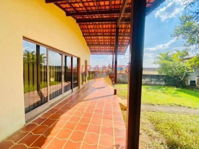 Casa terrea de 381m² com 3 quartos