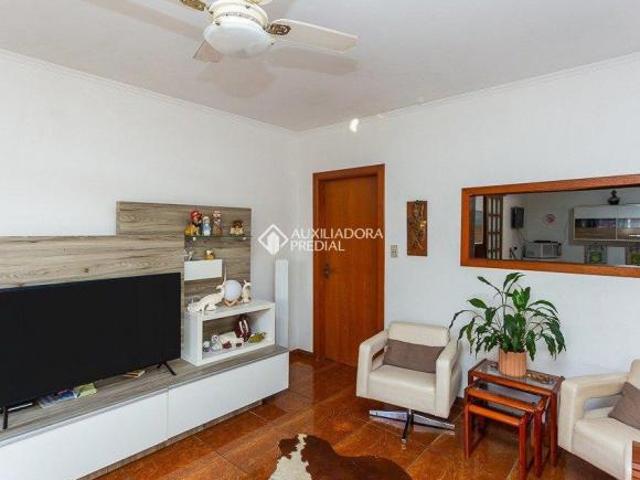 Casa térrea de 3 dormitórios, toda gradeada, terreno 12,50x24, no Jardim Lindóia