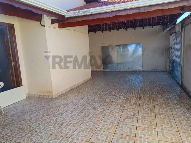 Casa térrea de três quartos com suíte e closet no Jardim Planalto